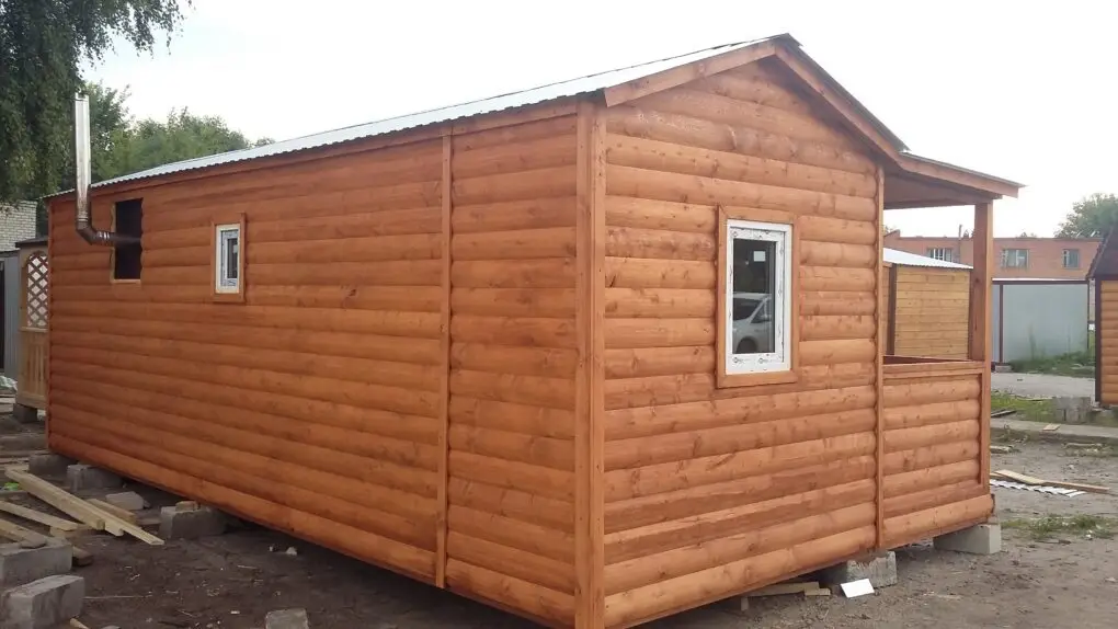 Баня из блок-хауса р-р 7x2,4 с крыльцом р-р 2x1,5, арт. 244