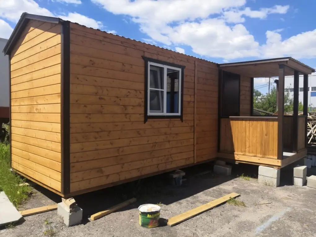 Бытовка р-р 6x2,4 с крыльцом р-р 2x1,5 Дачный комфорт, арт. 274