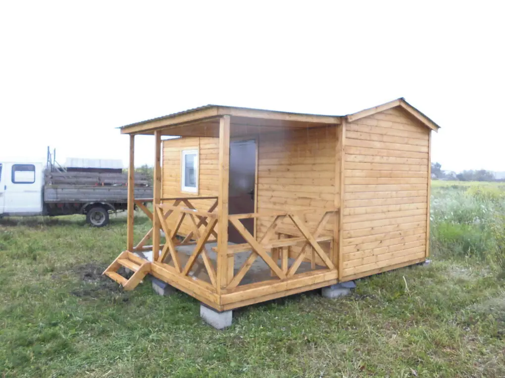 Бытовка р-р 6x2,4 с террасой р-р 3x2, арт. 157